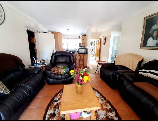 3 BEDROOM TOWNHOUSE FOR SALE IN SASOLBURG EXT 11